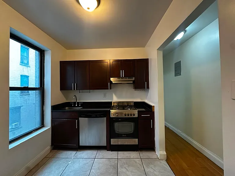 243 13th St #6 — Photo 8