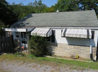 1441 Summit St, Mc Kees Rocks, PA 15136