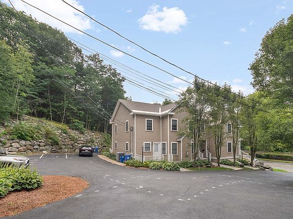 4th image of 824 Main St APT 3