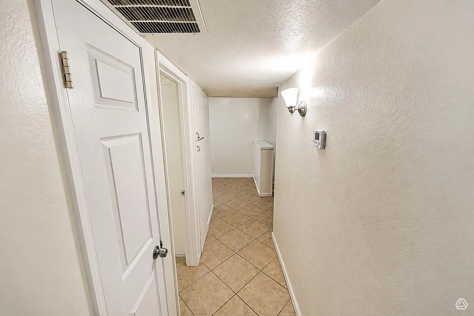 2 bed, 890 sqft, $1,550 — Photo 2