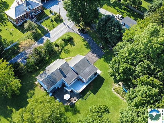 2nd image of 524 Walnut Dr