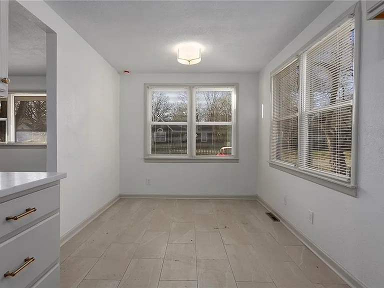 611 SE Florence Ave — Photo 12