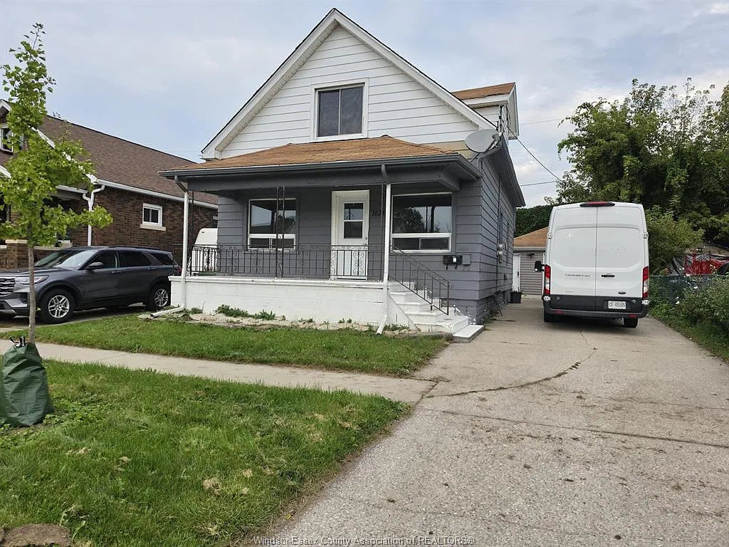 3 bed, $2,000 — Photo 2