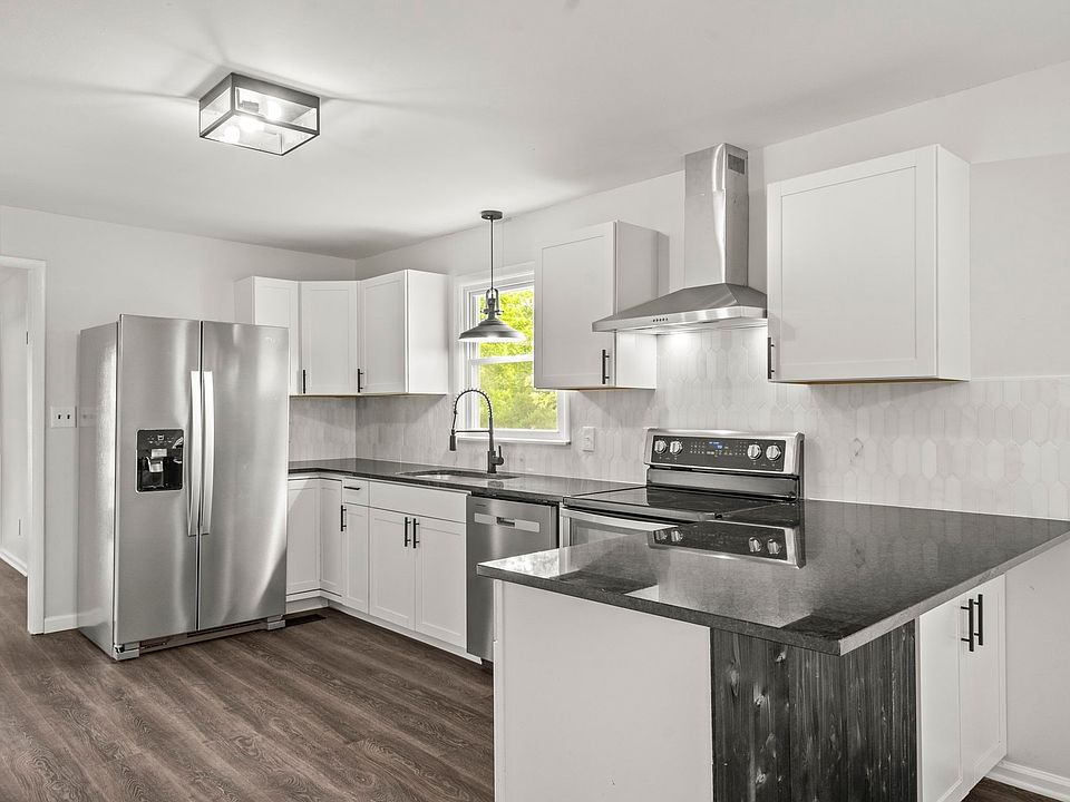 1st image of 208 Lucien Dr
