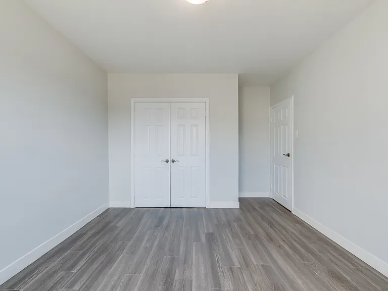 640 Guelph Line — Photo 14