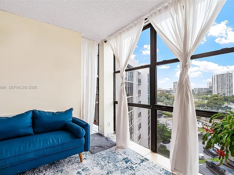 800 Parkview Dr #901 — Photo 14