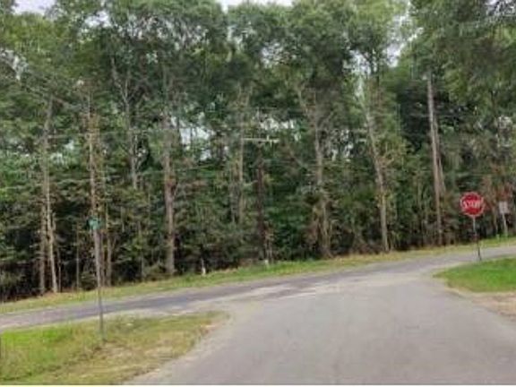 Exterior Neighborhood (street photo)