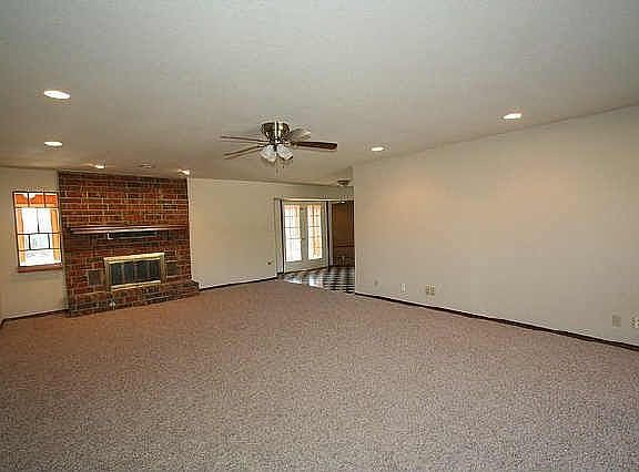 2nd image of 1457 Paradise Ln