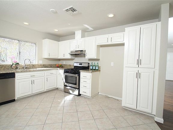 3rd image of 705 Sportsman Dr