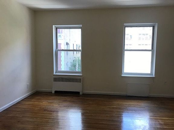 3rd image of 210 E 32nd St #3D