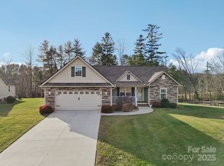 98 Asher Ln, Etowah, NC 28729