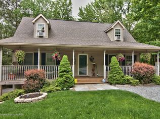 1807 Lakeview Dr E, Lake Ariel, PA 18436