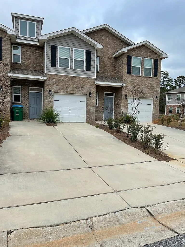 3 bed, 2.5 bath, 1551 sqft, $1,790 — Photo 2