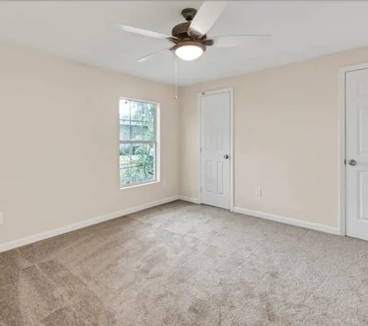 3 bed, 984 sqft, $1,300 — Photo 2