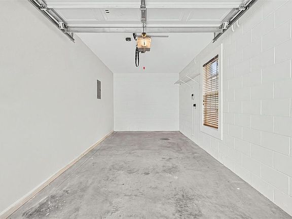3rd image of 2074 Shaw Ln
