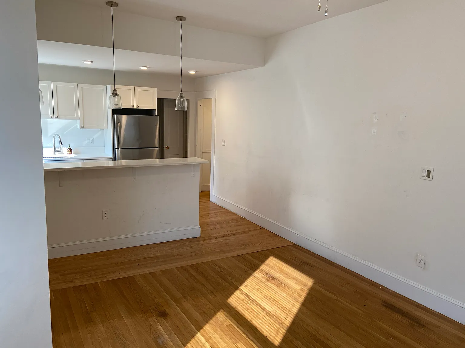 4 bed, $3,200 — Photo 3