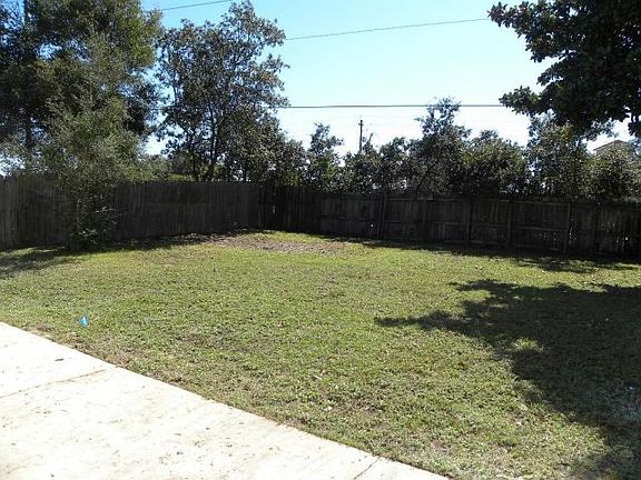 3rd image of 312 E Danielle Ct