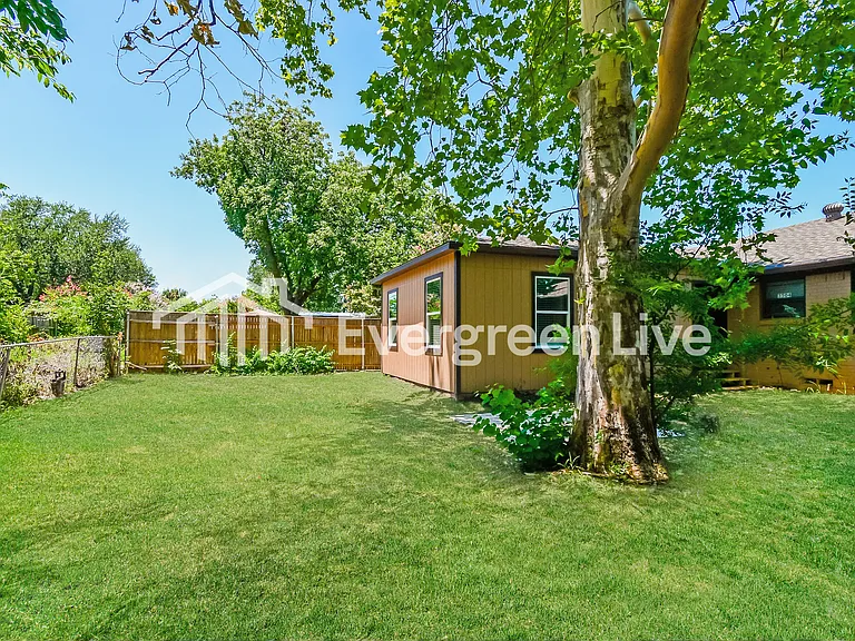 3504 Hilton Dr — Photo 2