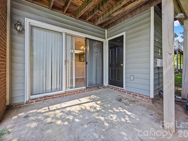 2920 Iron Gate Ln — Photo 25