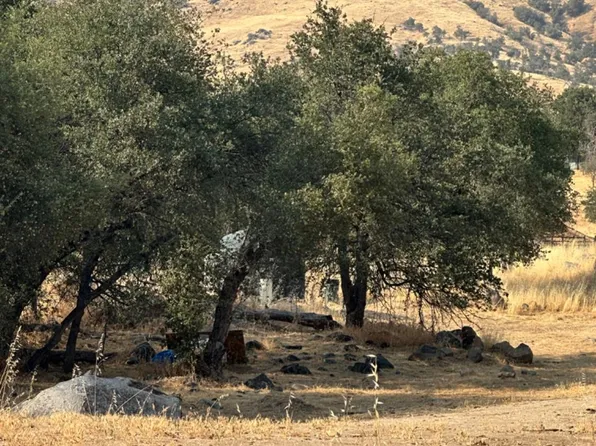 6896 Lupine Dr, Sanger, CA 93657