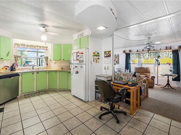 3rd image of 280 Grassy Key LN