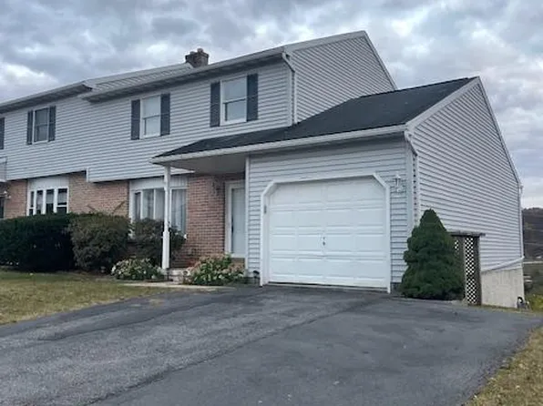 1724 Acorn Dr, Sinking Spring, PA 19608