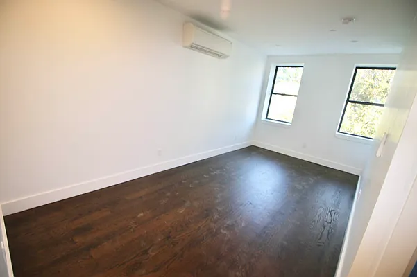 Rented by Delmark Realty LLC | media 40