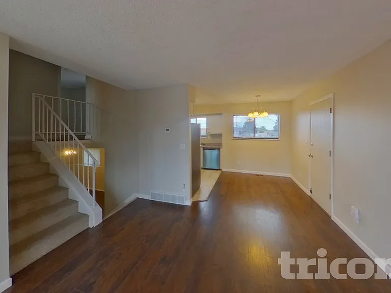 6845 Parkridge Ct — Photo 2