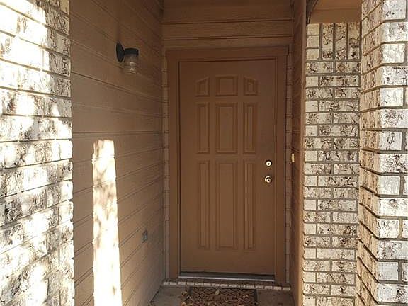 2nd image of 2704 Roadrunner Dr