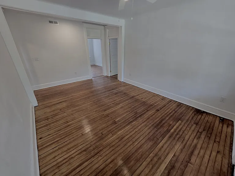 Ethan Thomas Apartments — Photo 7