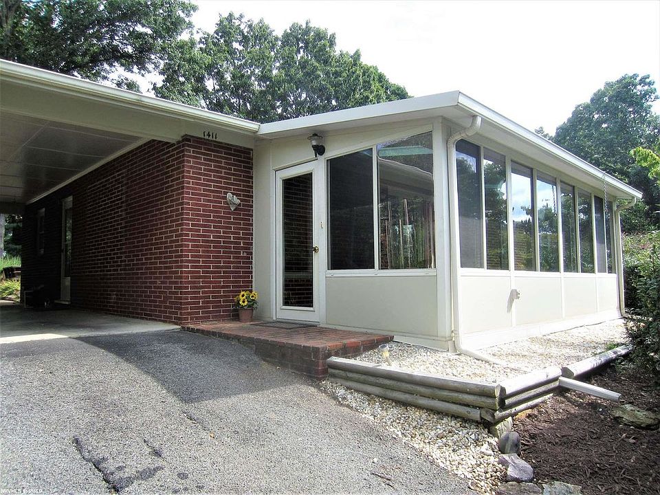 1st image of 1411 Locust Ave