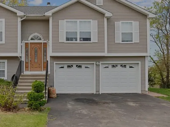 13 Woodcrest Dr, Waterbury, CT 06708