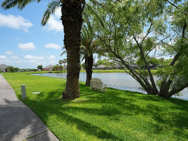 2300 Naples Dr — Photo 13