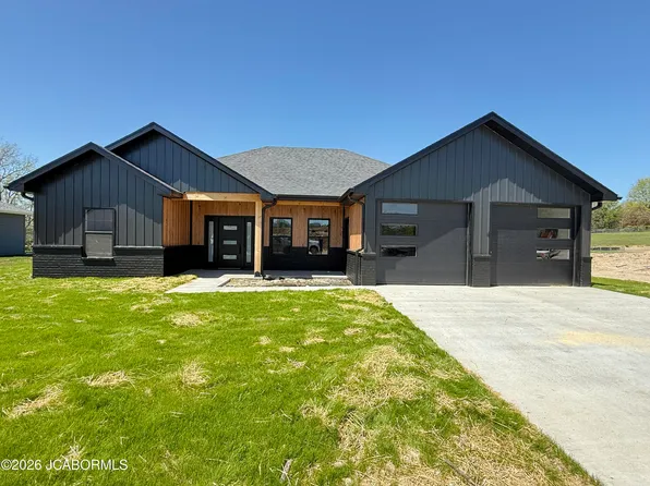 790 Vine Dr, Holts Summit, MO 65043