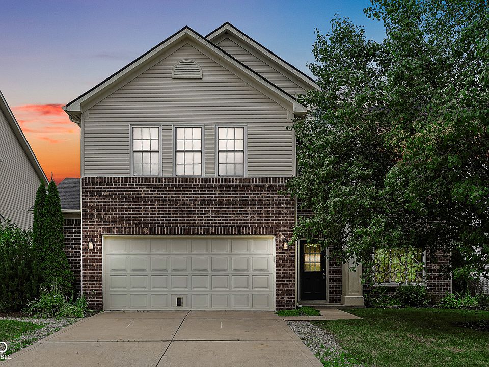 1st image of 5719 W Woodview Trl