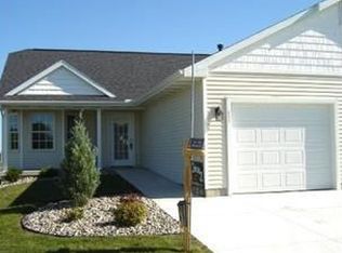 914 Joyce Ln, Saint Johns, MI 48879