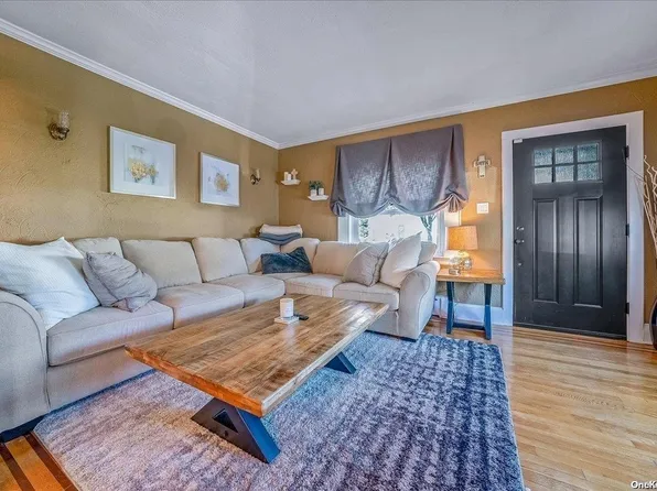 3626 Ladonia Street, Seaford, NY 11783