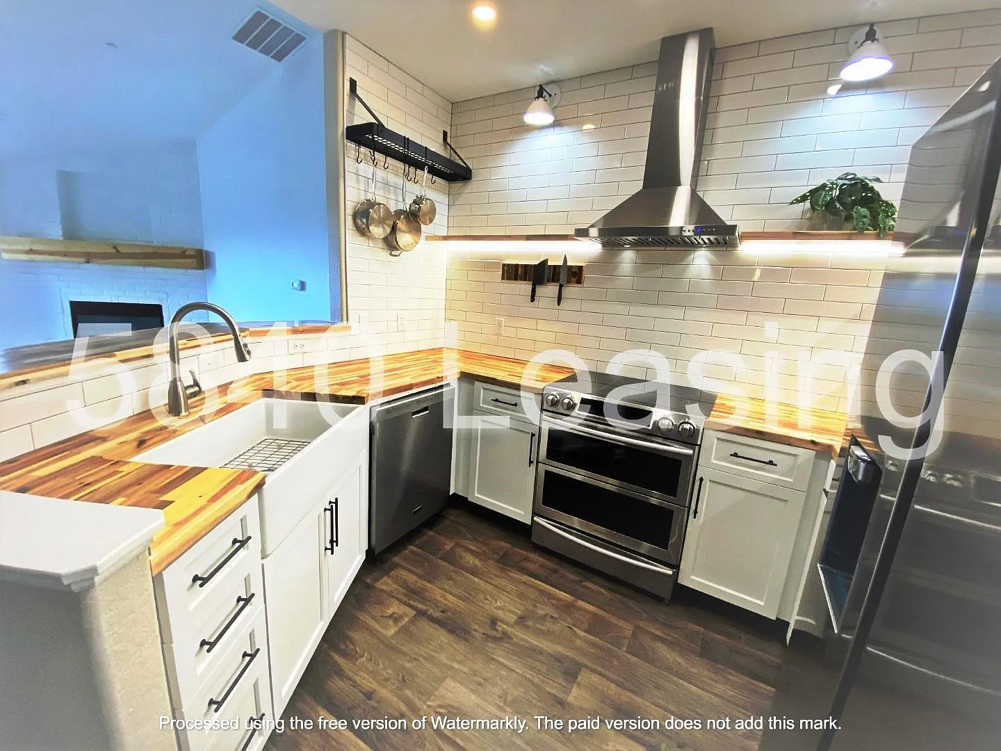 2 bed, 993 sqft, $2,200 — Photo 1