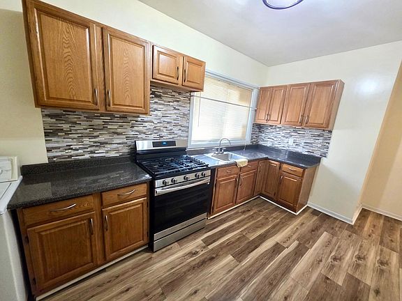 2nd image of 3107 Farragut Rd #1