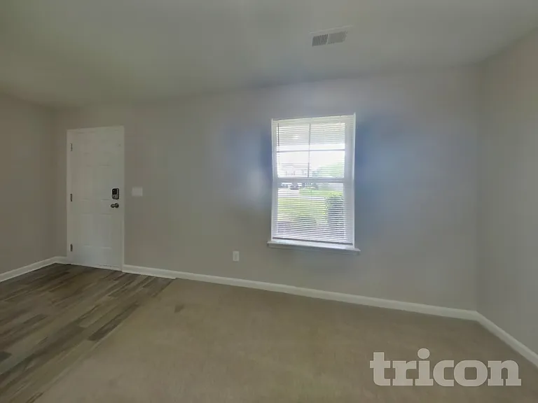206 Churchill Dr — Photo 4