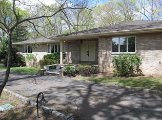 887 Iron Latch Rd, Franklin Lakes, NJ 07417