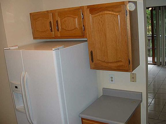 4th image of 47 Village Ct