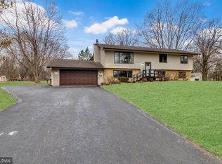 19525 Country Cir E, Rogers, MN 55374