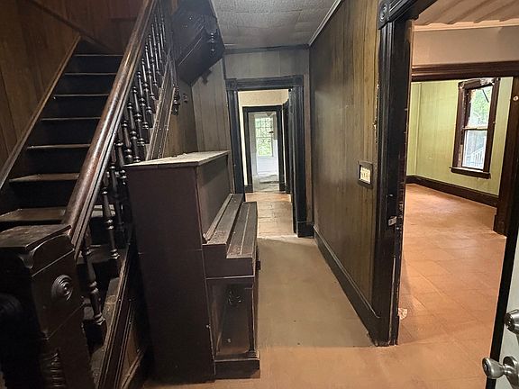2nd image of 20 Hawthorne St