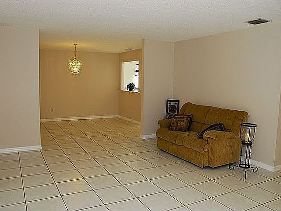 3rd image of 651 Willowwood Ave