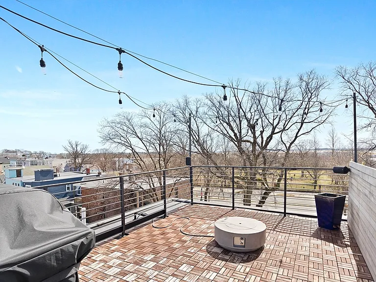 631 Saratoga St #4 — Photo 16