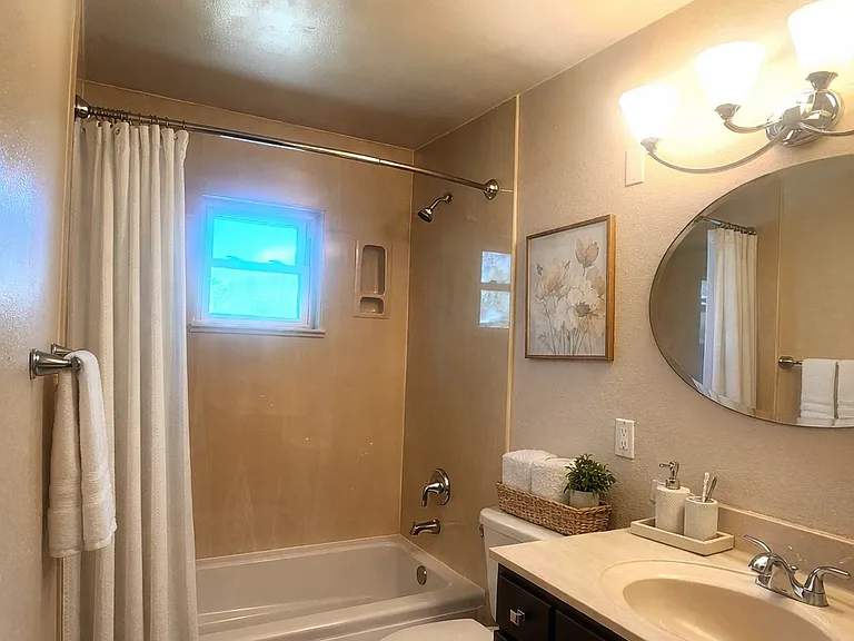 Bathroom 
Virtual staging