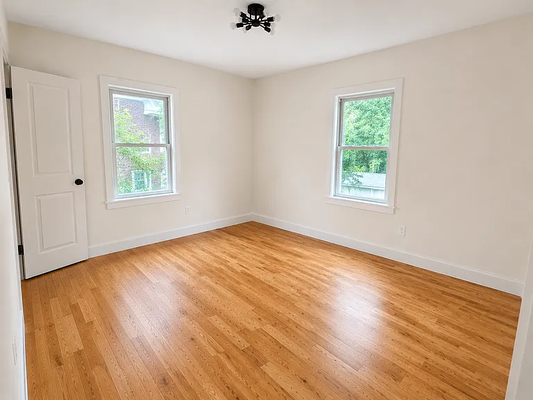 207-209 Hansbury Ave #B — Photo 12