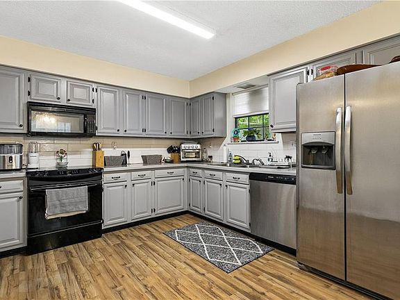 4th image of 2061 Dupre St