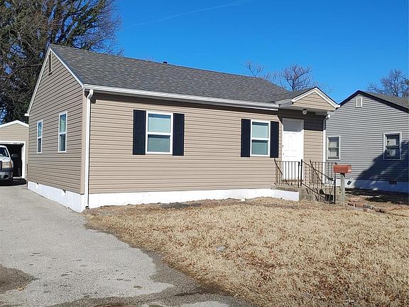 3rd image of 2657 Center St